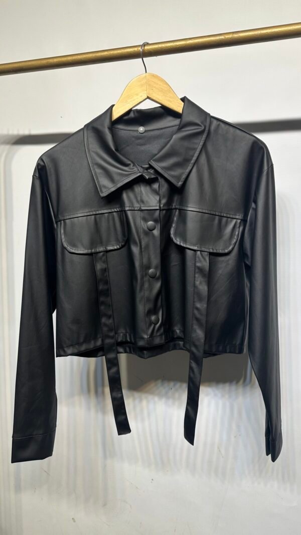 CAMPERA ECO CUERO CORTA