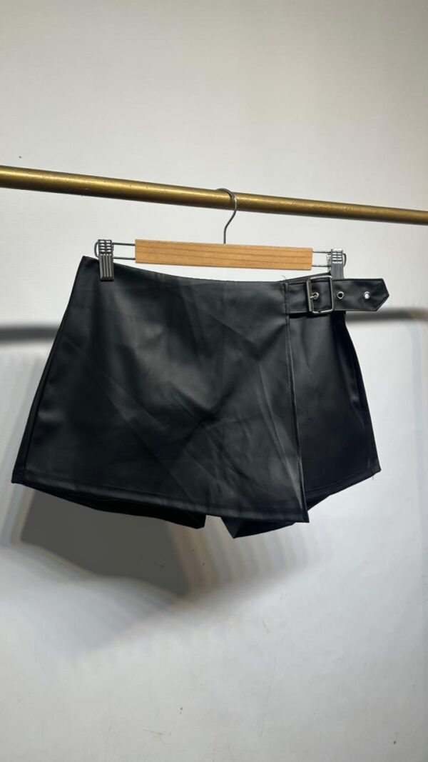 SHORT POLLERA ENGOMADO