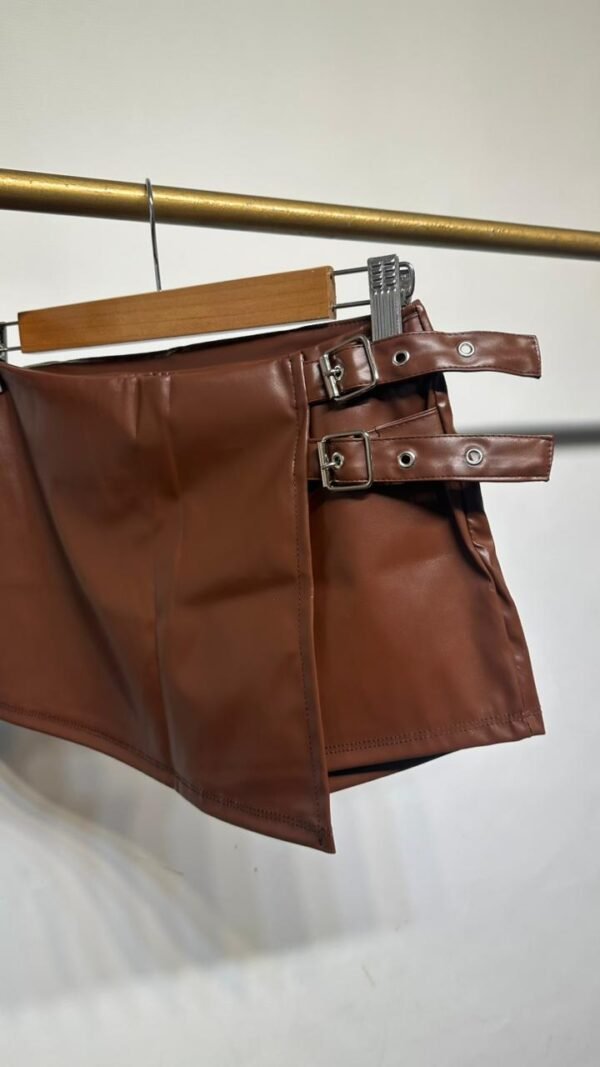 SHORT POLLERA ENGOMADO