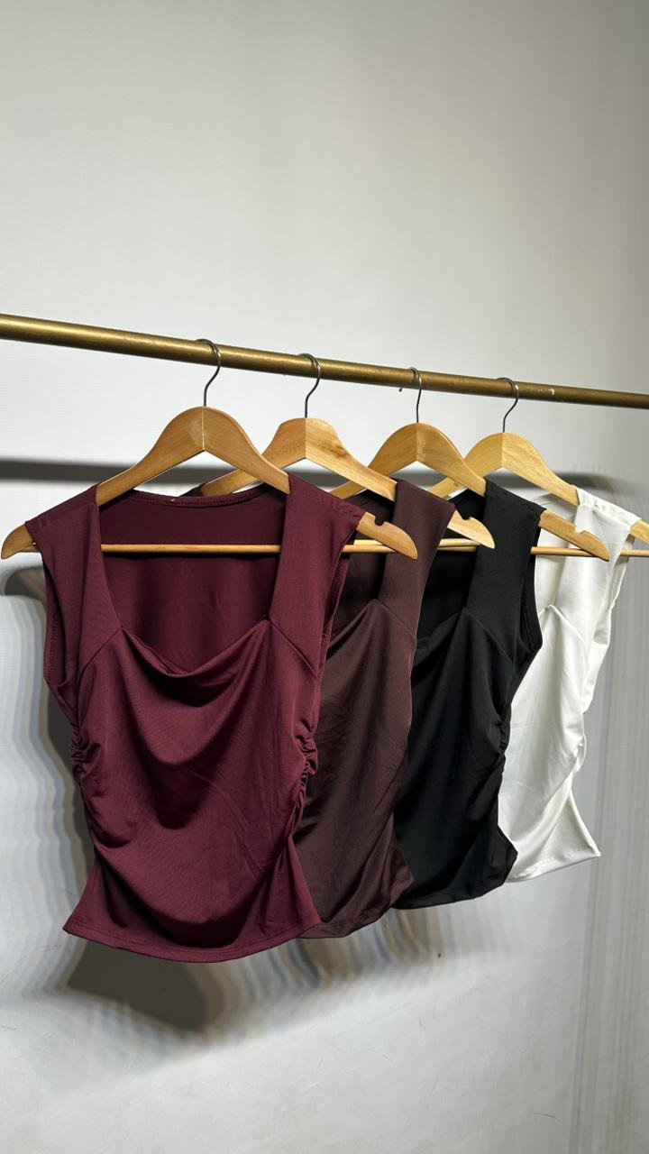 MUSCULOSA ESCOTE CUADRADO